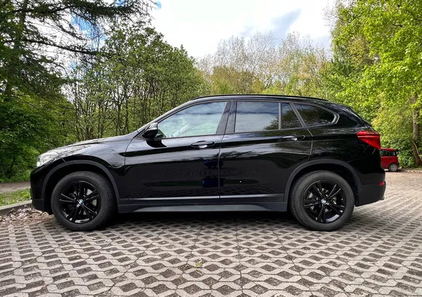 BMW X1 cena 93000 przebieg: 106055, rok produkcji 2018 z Poznań małe 46
